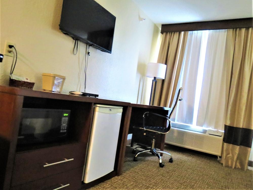 Comfort Inn & Suites Fairborn Near Wright Patterson Afb Экстерьер фото