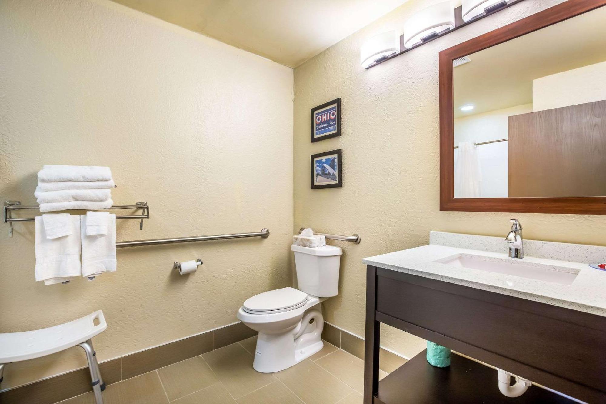 Comfort Inn & Suites Fairborn Near Wright Patterson Afb Экстерьер фото