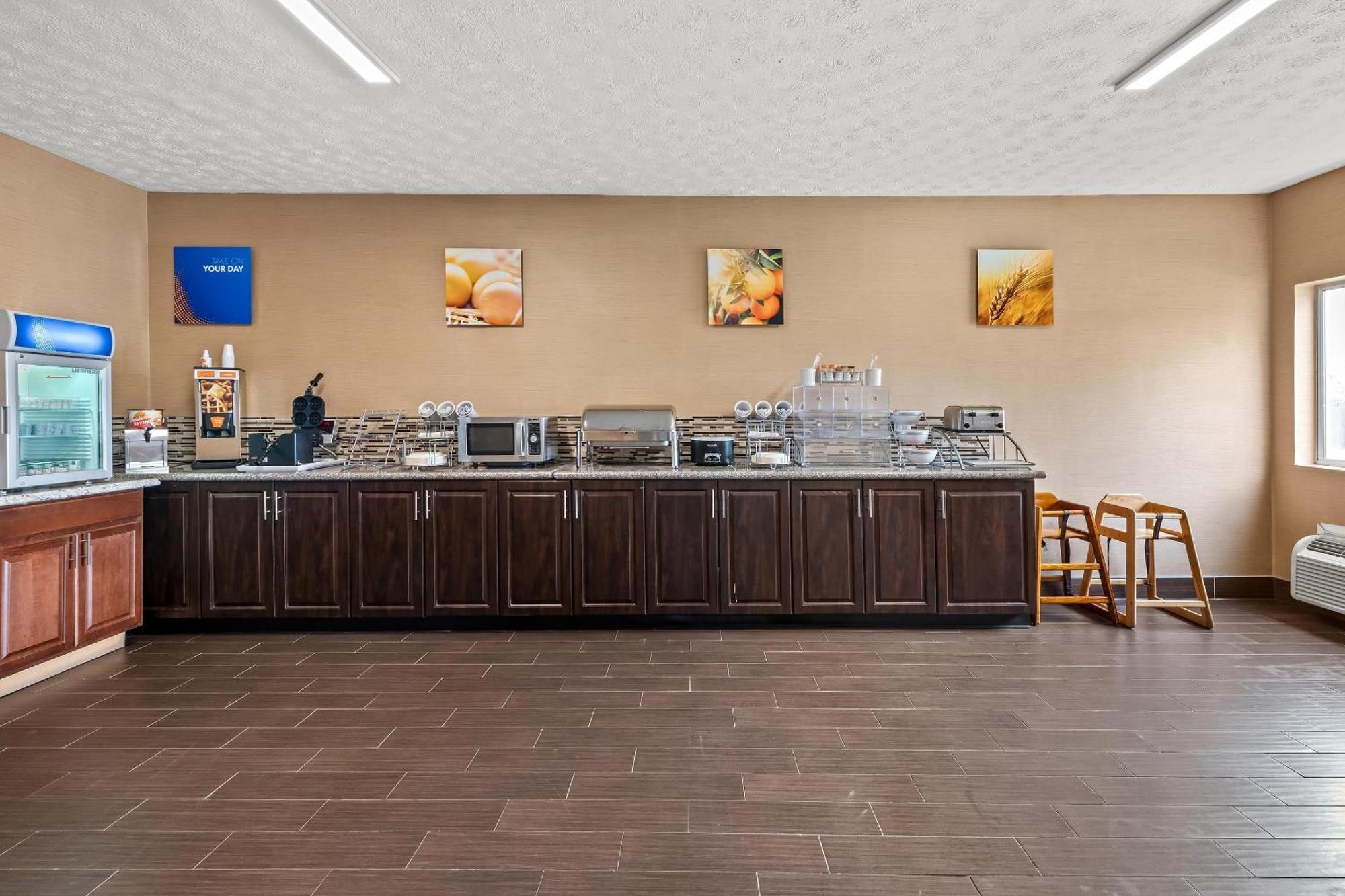 Comfort Inn & Suites Fairborn Near Wright Patterson Afb Экстерьер фото