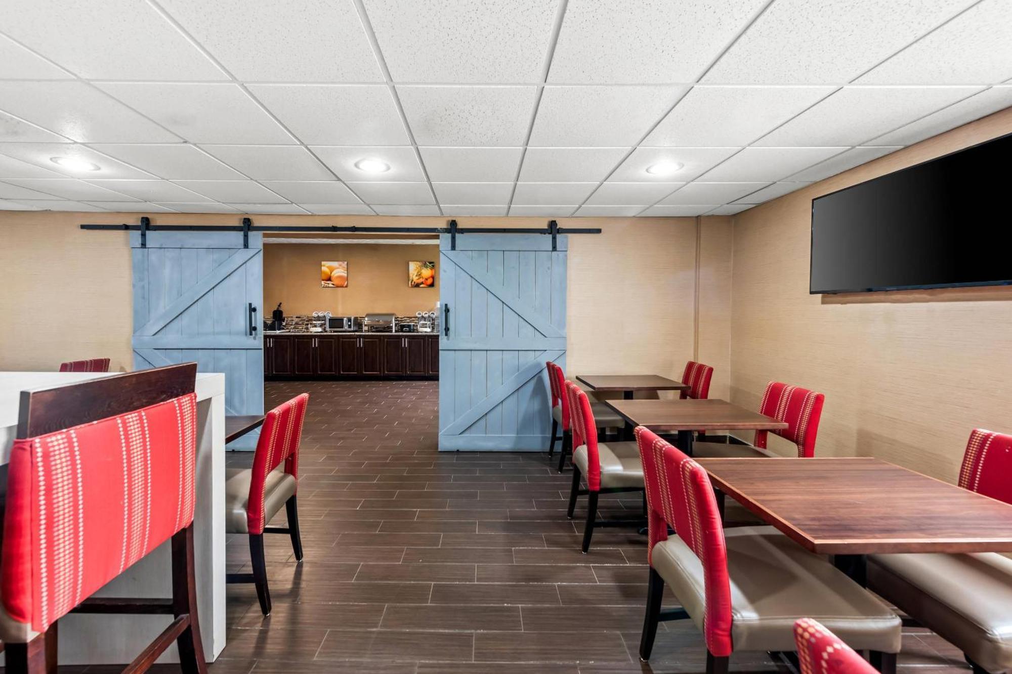 Comfort Inn & Suites Fairborn Near Wright Patterson Afb Экстерьер фото